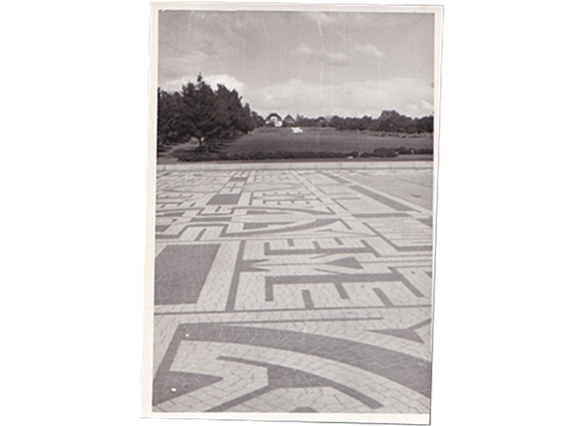 bilde fra ukjent park med brostein