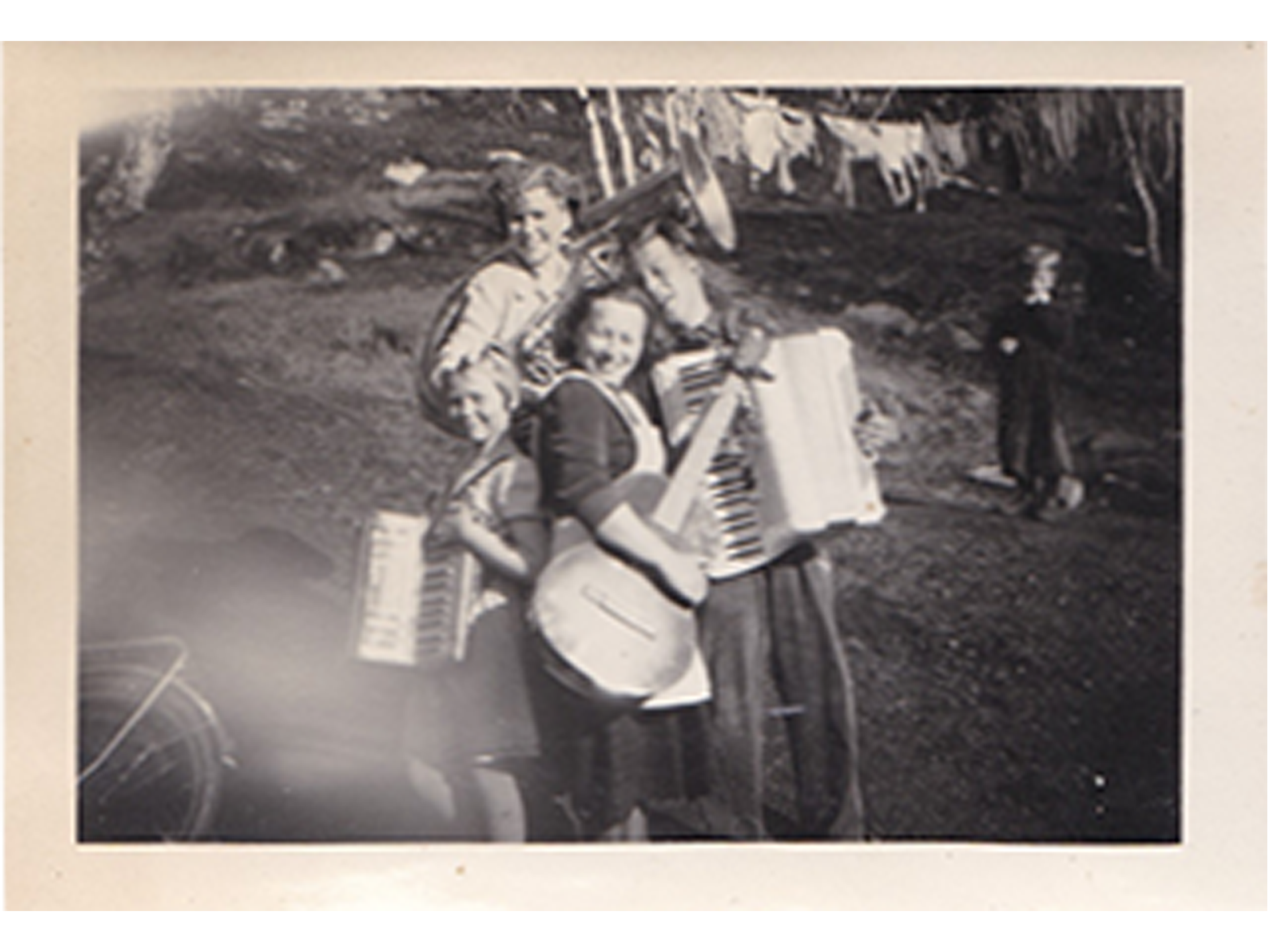 jenter med instrumenter